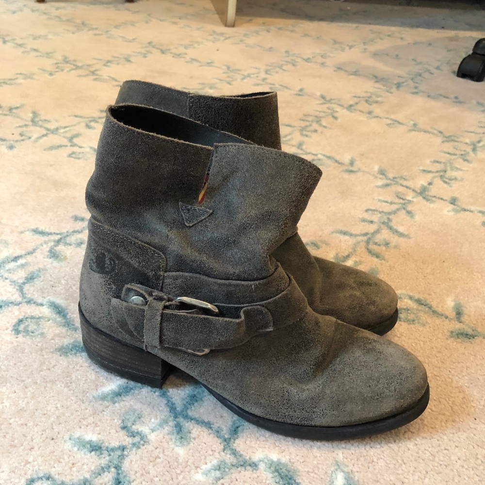 Grey boots